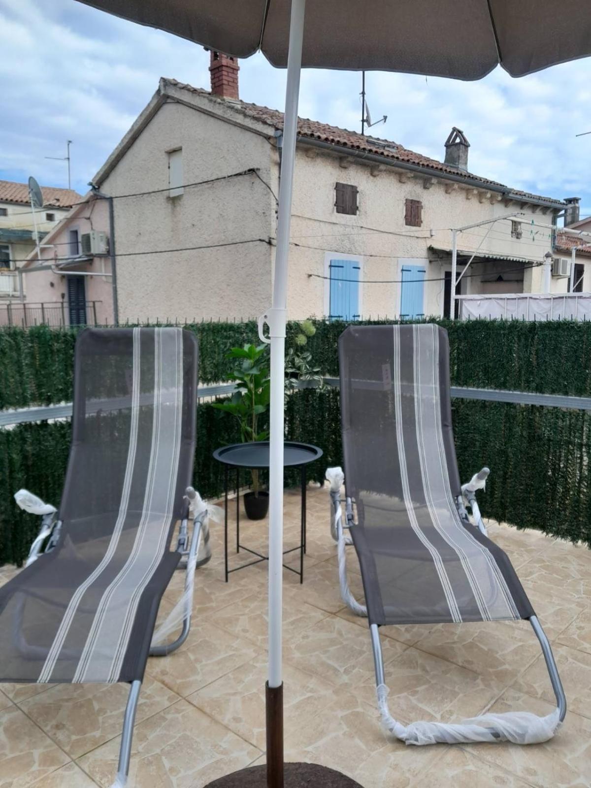 Apartma Mila With Jacuzzi Pula